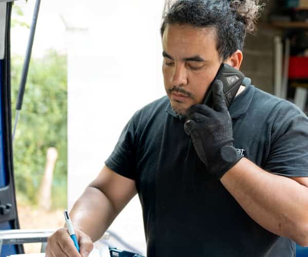 Oualid électricien MN Système en intervention à Grabels 34790